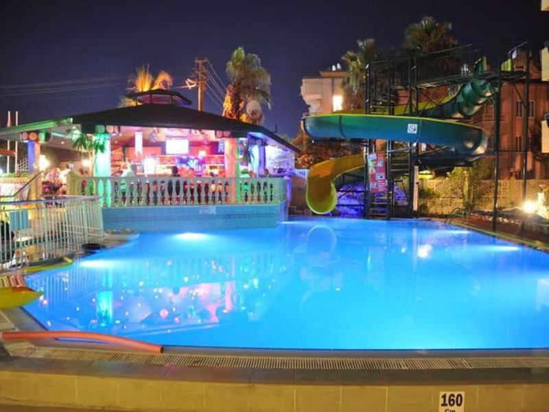 Maxwell Holiday Club 8