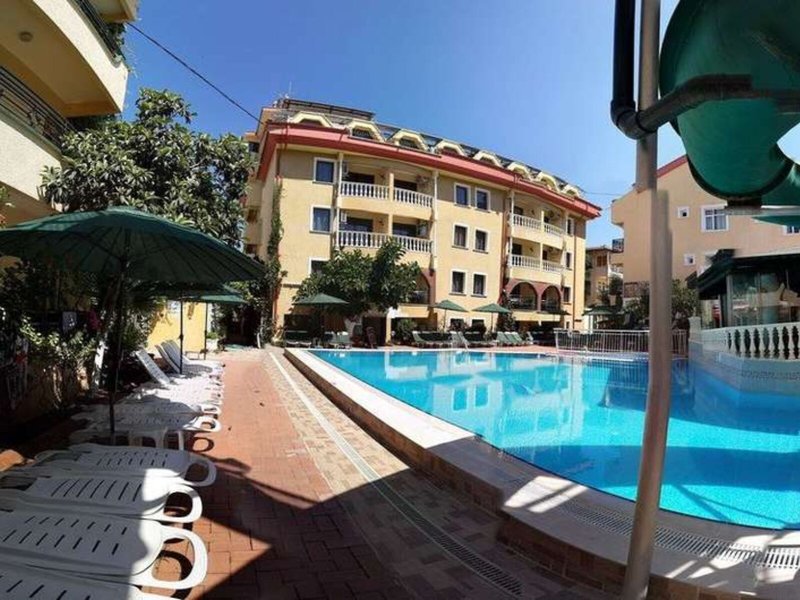 Maxwell Holiday Club 4