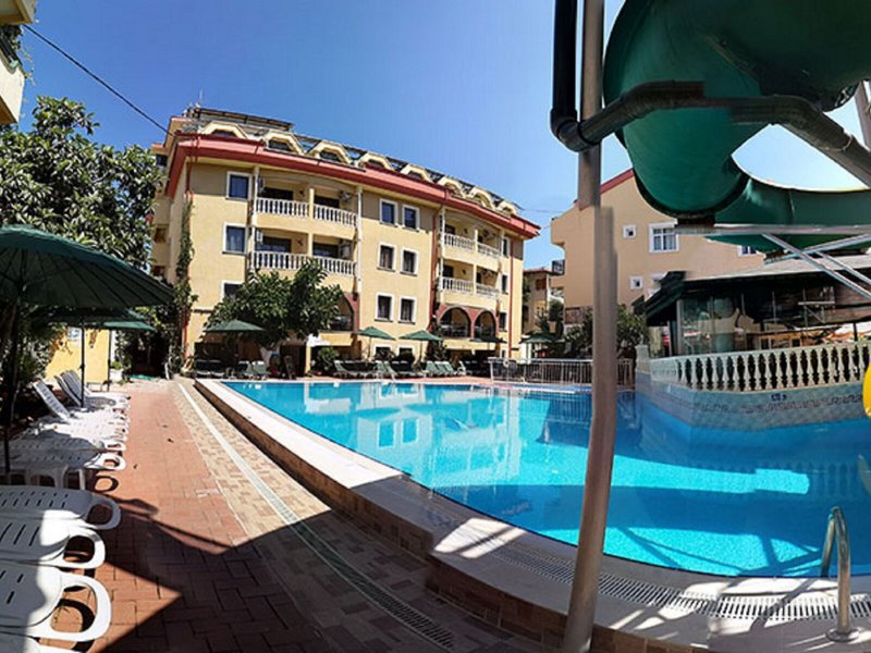 Maxwell Holiday Club 5