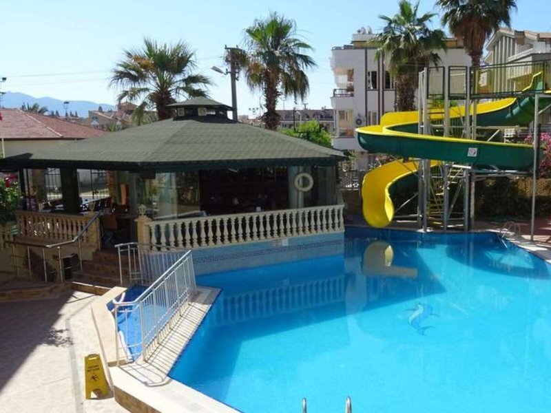 Maxwell Holiday Club 6