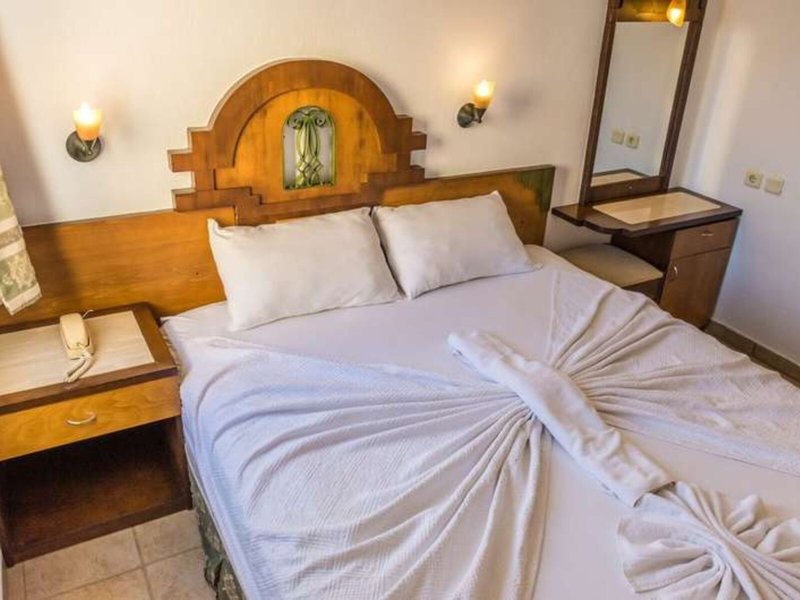 Maxwell Holiday Club 23