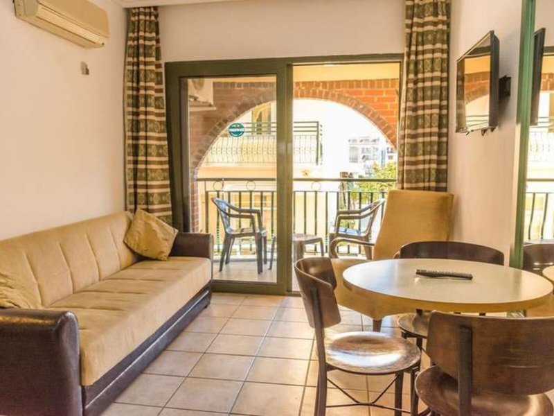 Maxwell Holiday Club 26