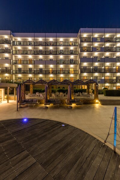 Ariti Grand Hotel 9