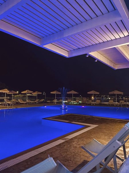 Zoes Hotel-Studios 10 - Indoor Pool