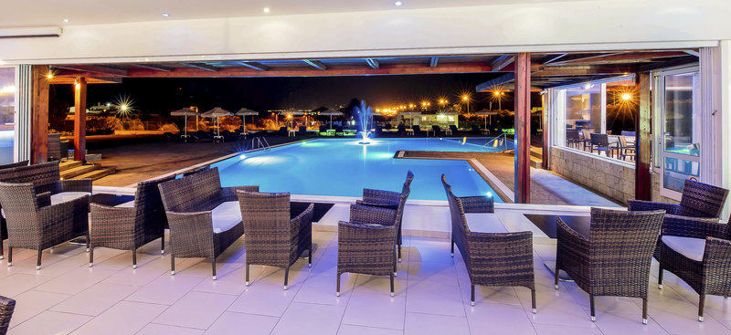 Zoes Hotel-Studios 11 - Outdoor Pool