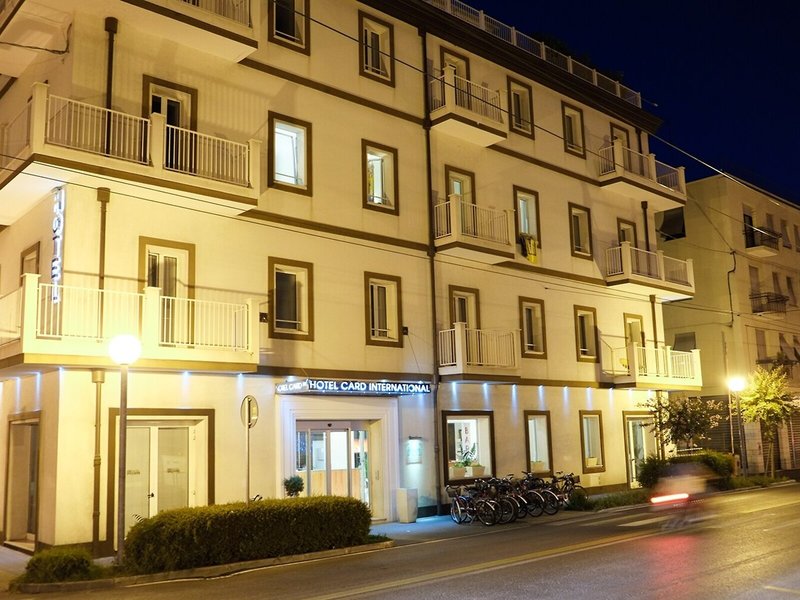 Card International 2 - Exterior