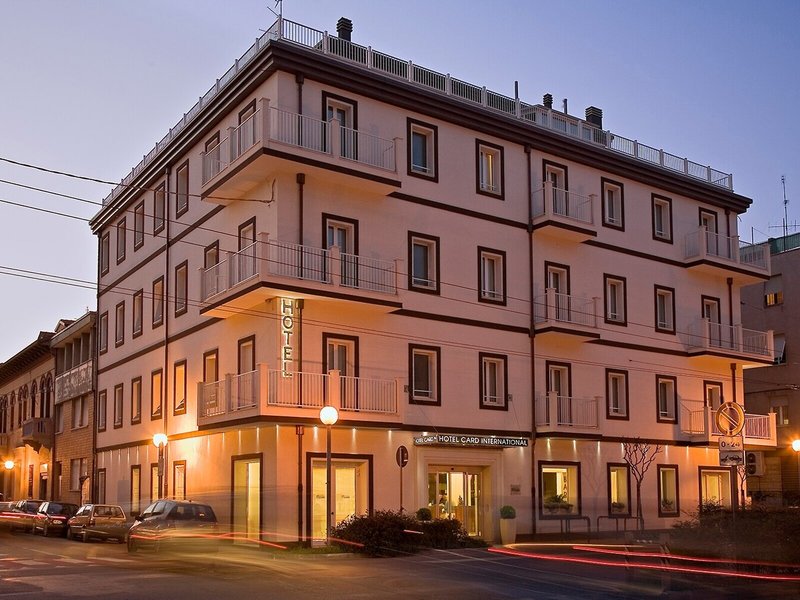 Card International 5 - Exterior