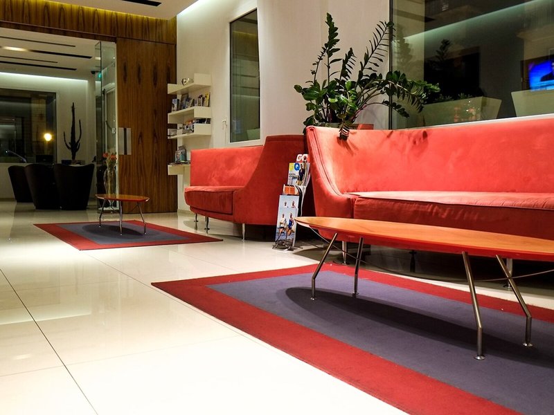 Card International 8 - Lounge / Lobby