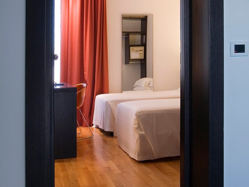 Card International 24 - Room Example