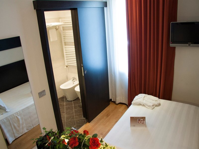 Card International 26 - Room Example