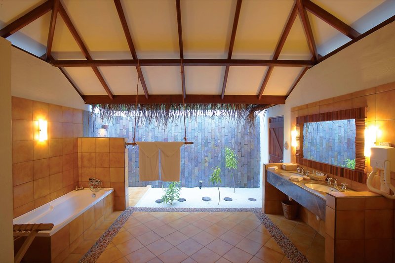 Filitheyo Island Resort 17 - Bathroom Example