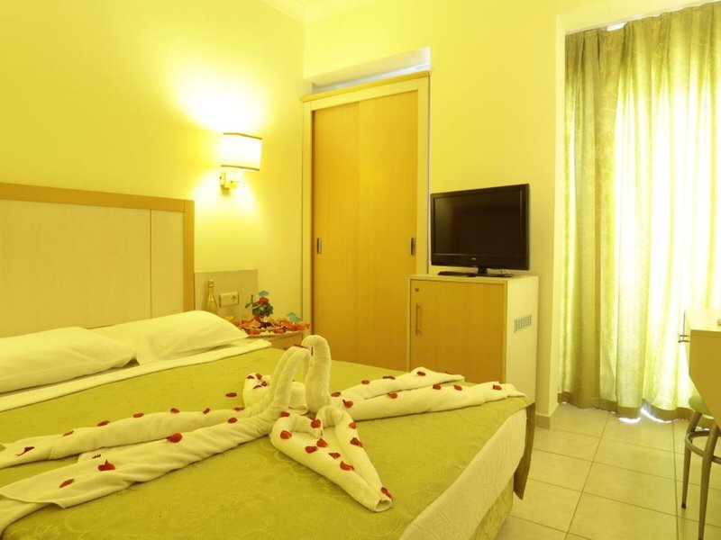 Kleopatra Golden Beach 27