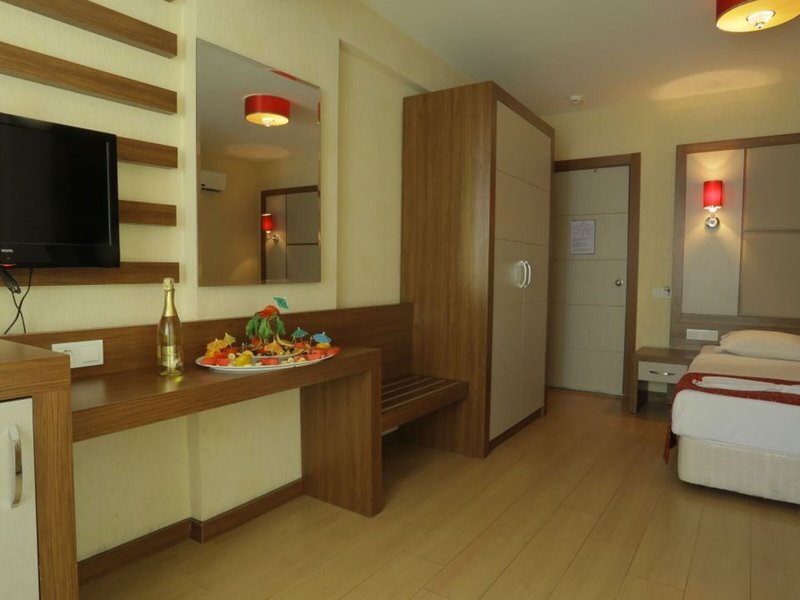 Kleopatra Golden Beach 33