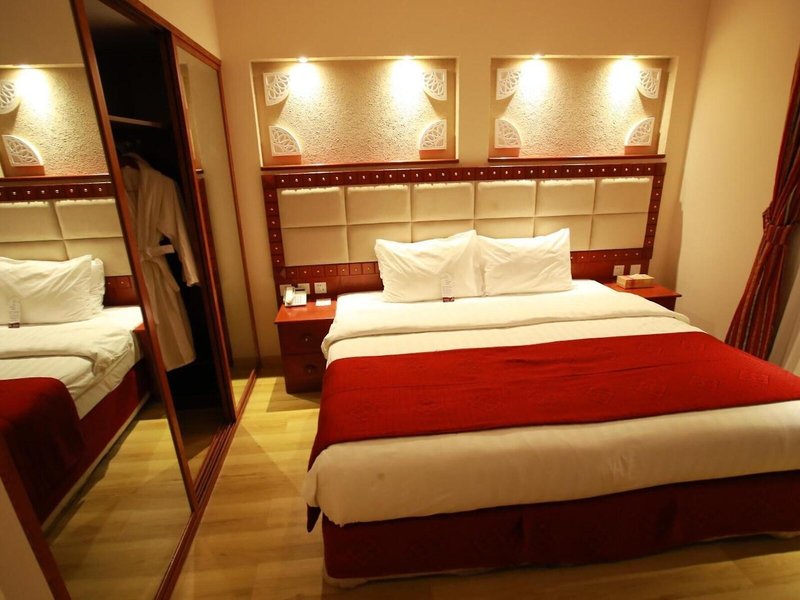 Al Liwan Suites Rawdat Al Khail 14