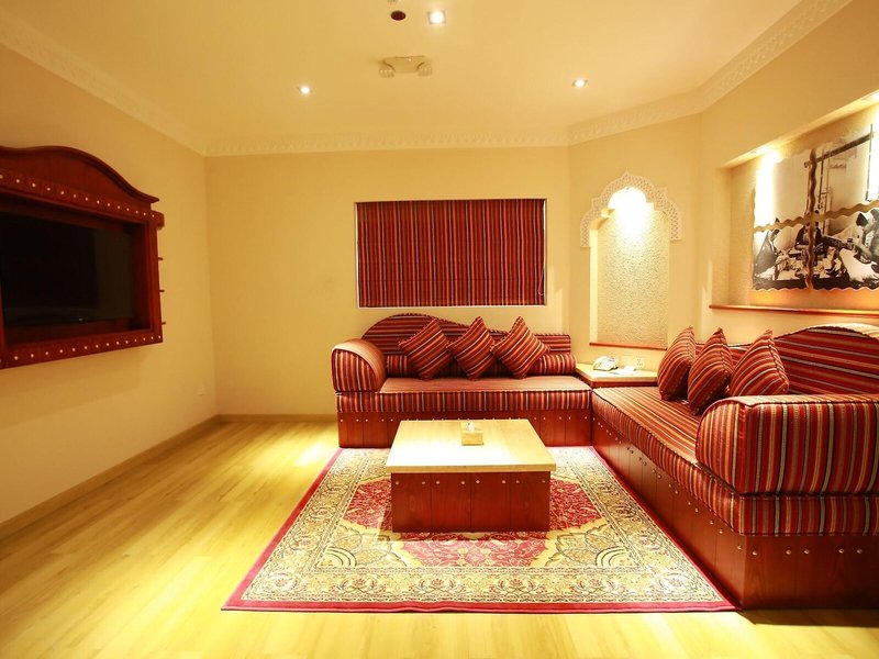 Al Liwan Suites Rawdat Al Khail 17