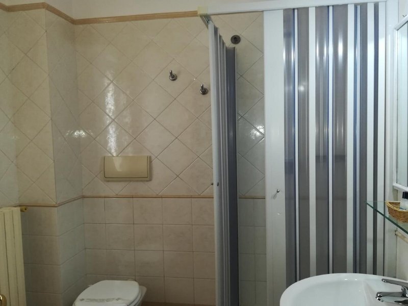 Leopardi 18 - Bathroom Example