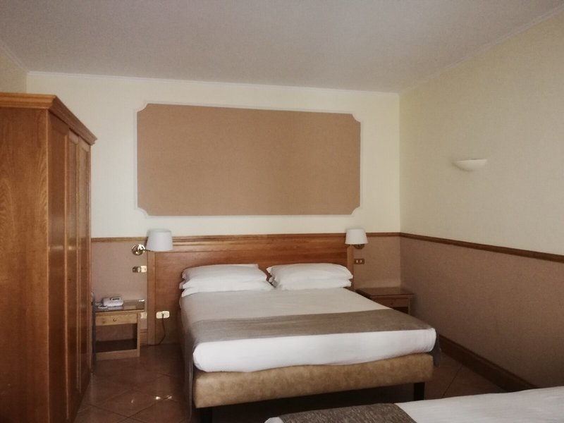Leopardi 24 - Bathroom Example
