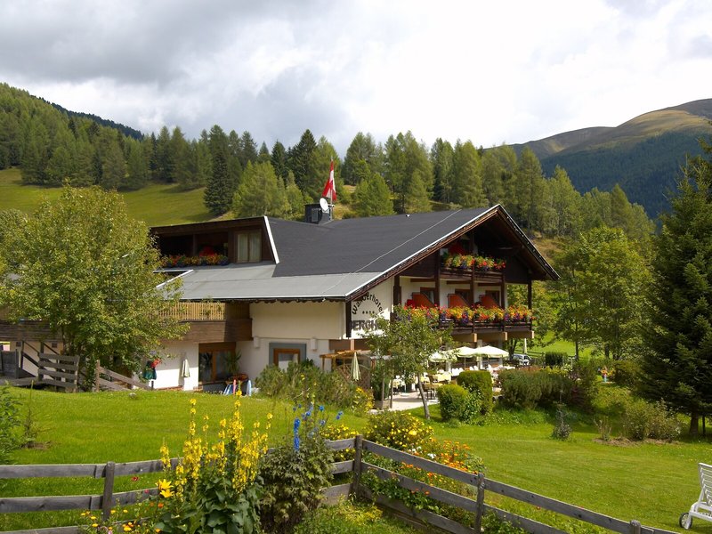 Ski-In-Ski-Out Hotel Berghof - Hotel Berghof 1