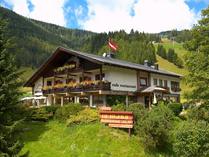 Ski-In-Ski-Out Hotel Berghof - Hotel Berghof 2