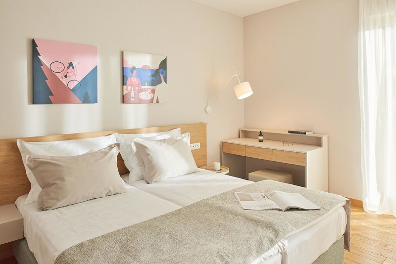 Eol Apartments