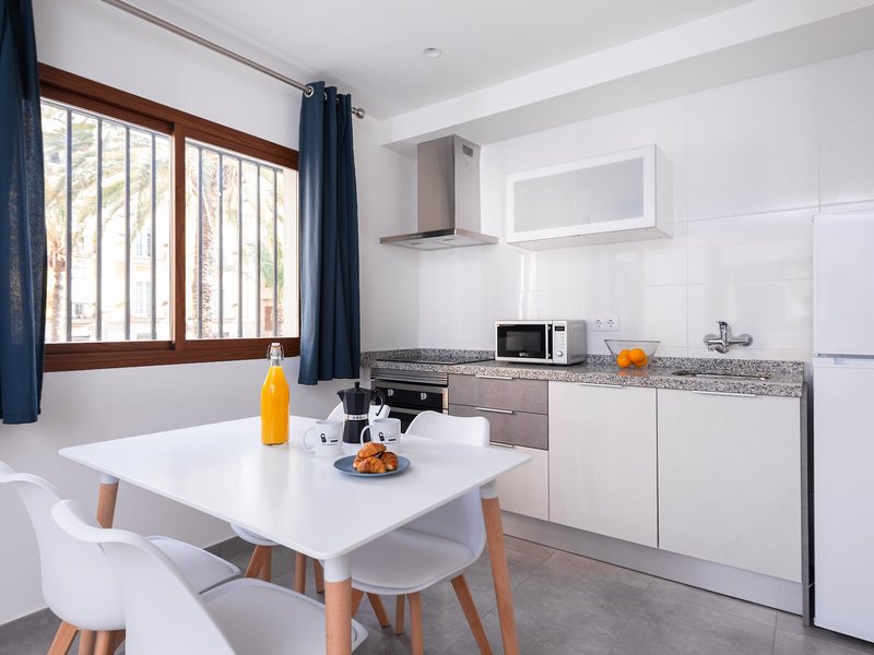 Apartamentos Quijano by Be Alicante 4