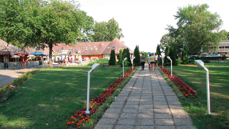 Balatontourist Füred Camping & Bungalows by Happy Camp 7 - Garden