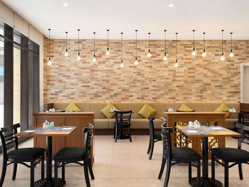 ibis Styles Dubai Gold District 14