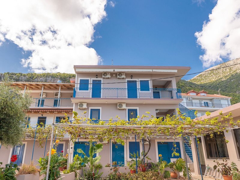 Akrogiali Studios Poros 1