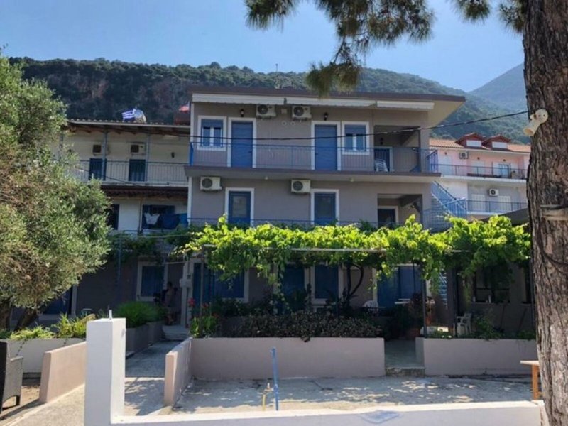 Akrogiali Studios Poros 2