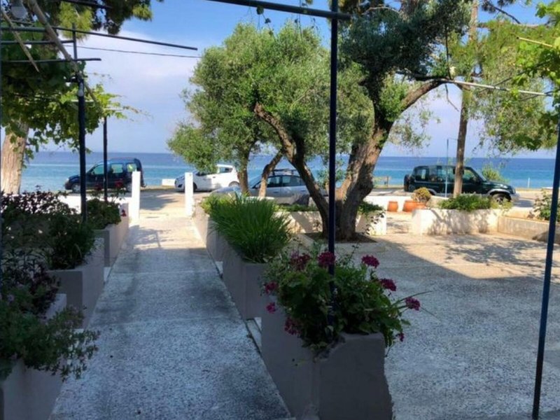 Akrogiali Studios Poros 6