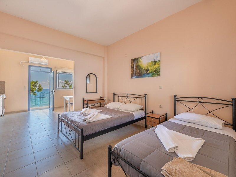 Akrogiali Studios Poros 9