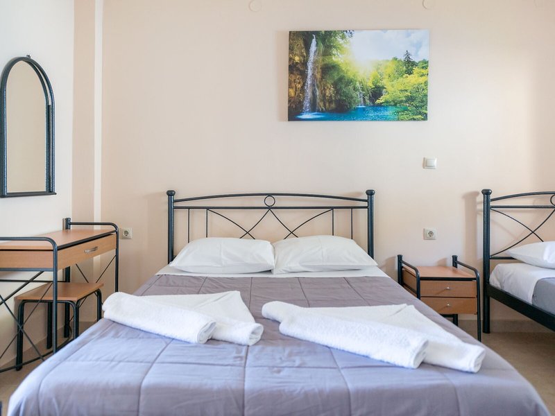 Akrogiali Studios Poros 10