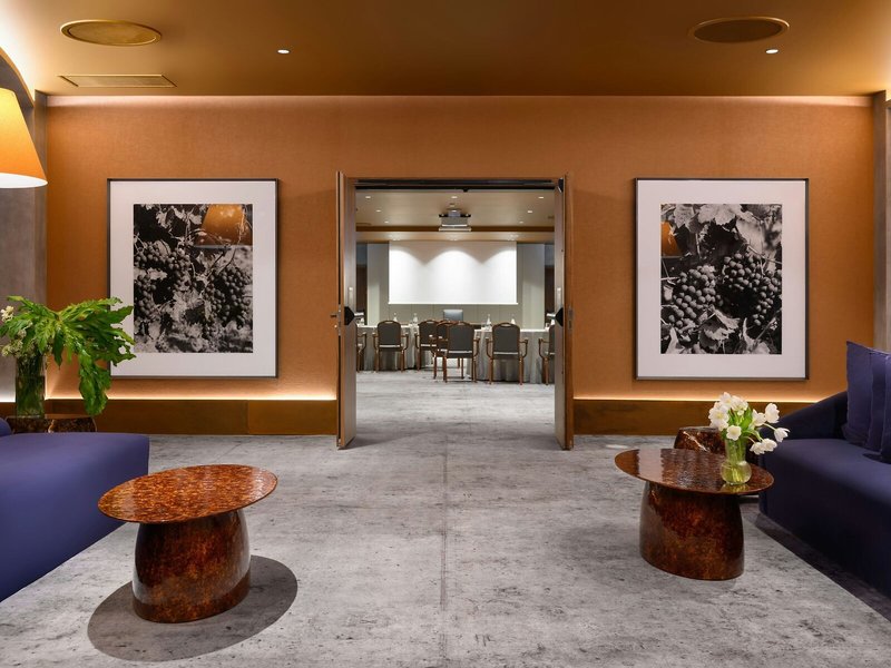 The Lodge Wine & Business Hotel 10