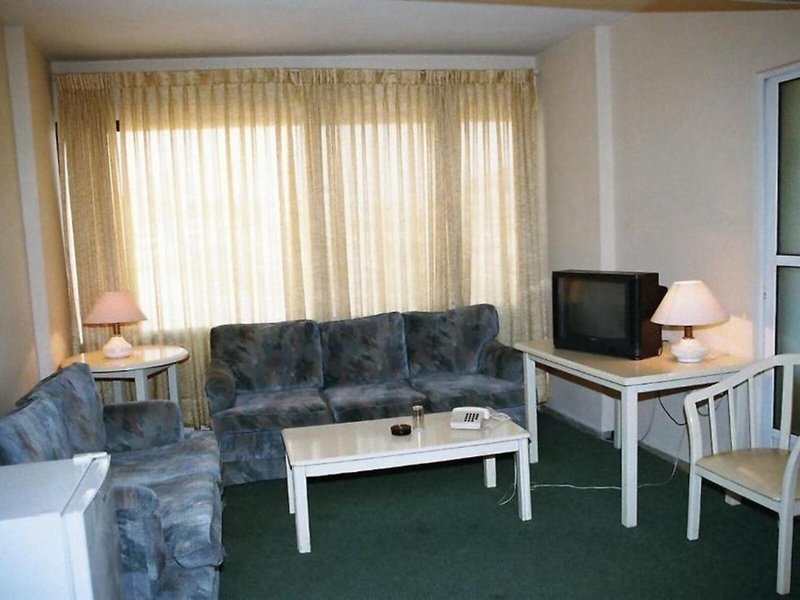 The Signature Hotel 8