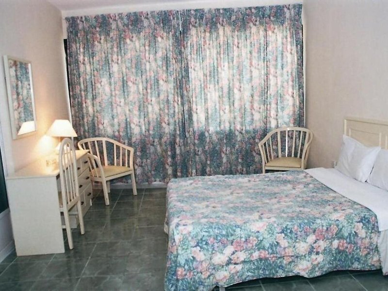 The Signature Hotel 9