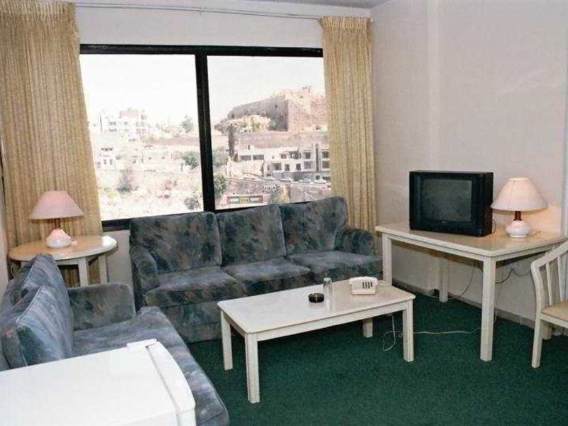 The Signature Hotel 10