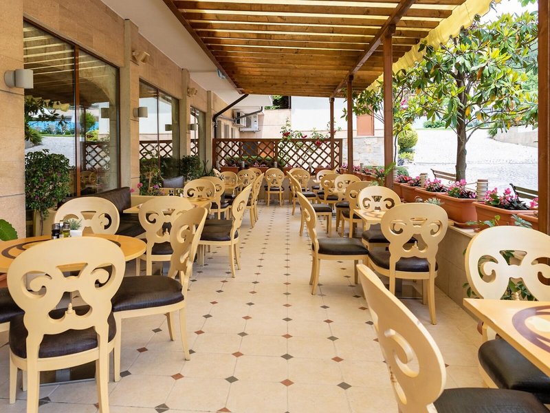 Garden of Eden Hotel & Apartments 33 - Restaurant