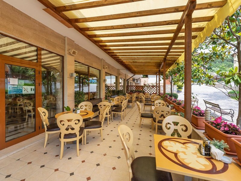 Garden of Eden Hotel & Apartments 37 - Restaurant