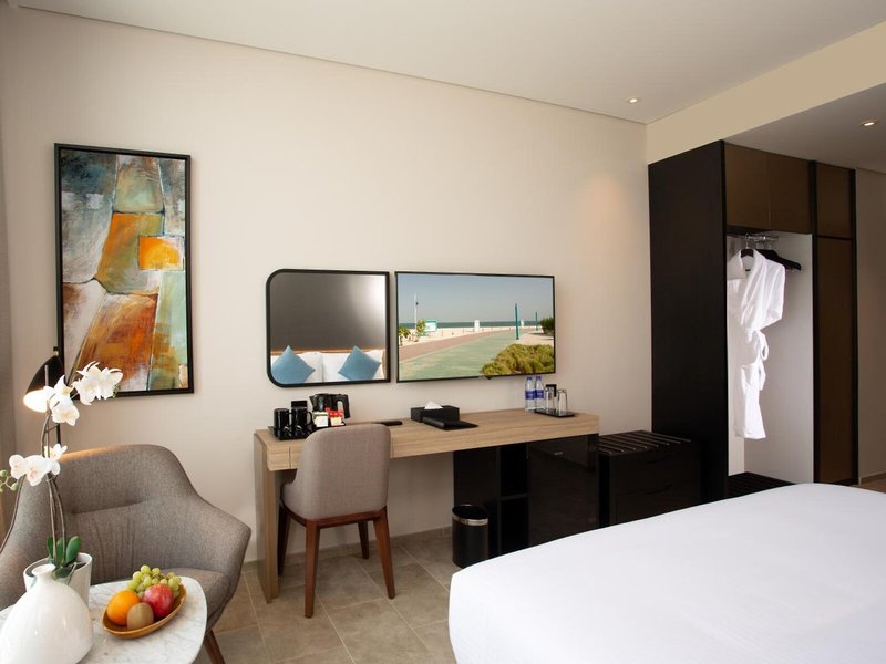 Beach Walk Hotel 12