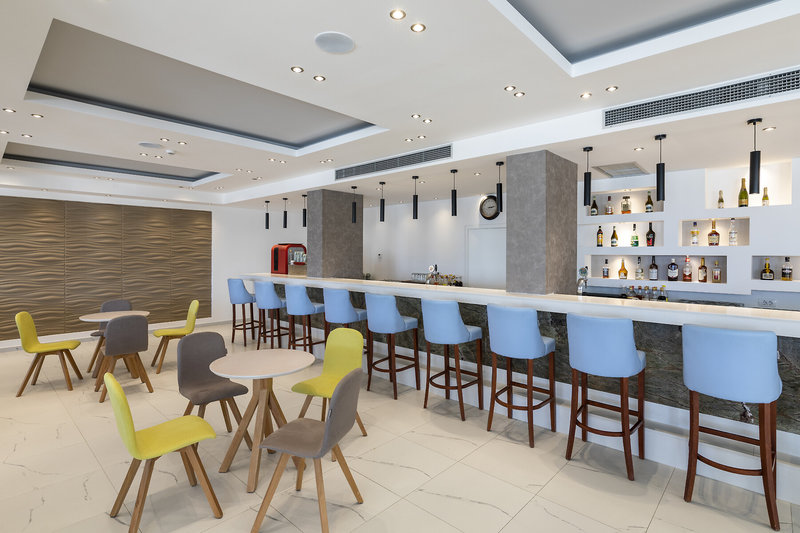 Belair Beach Hotel 10