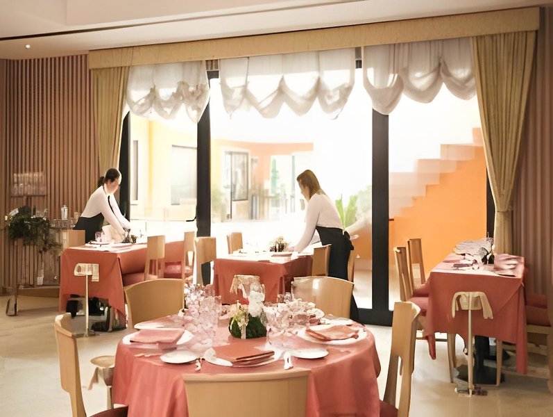 Caesar's Hotel 14
