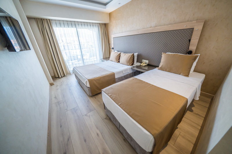 Point Beach Hotel 3