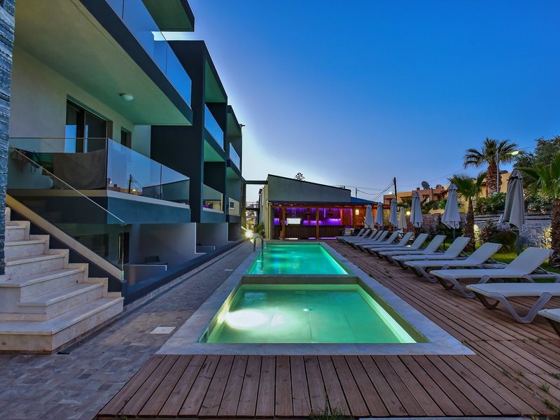 Del Mar Apartments 5