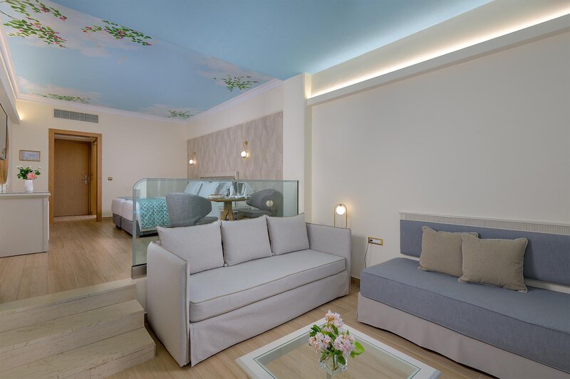 Atrium Palace 30