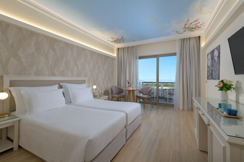 Atrium Palace 38