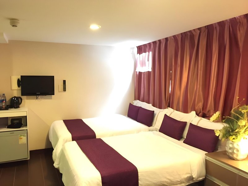 California Hotel 9
