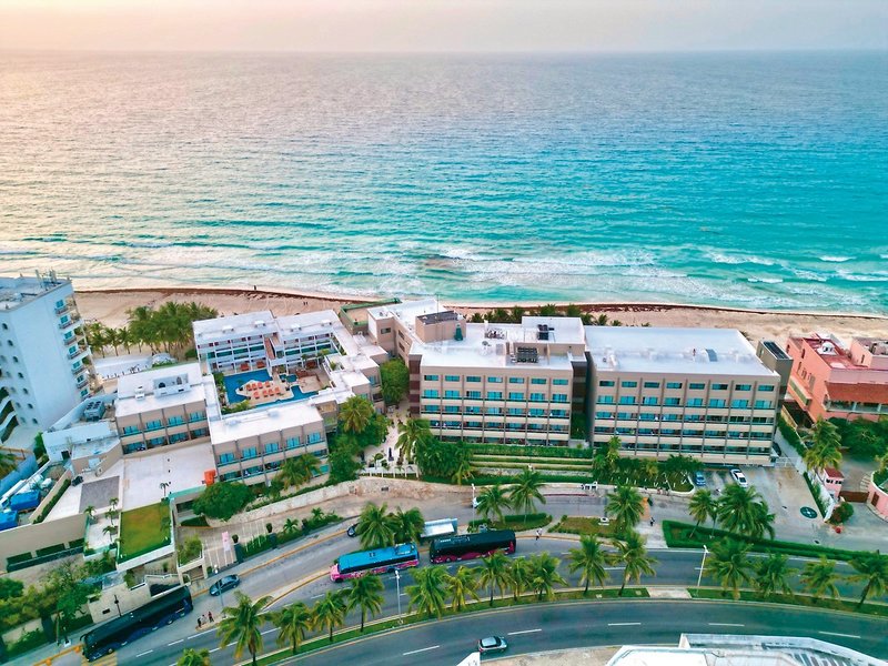 Flamingo Cancun Resort 1