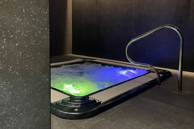 Flamingo Beach Mate 18