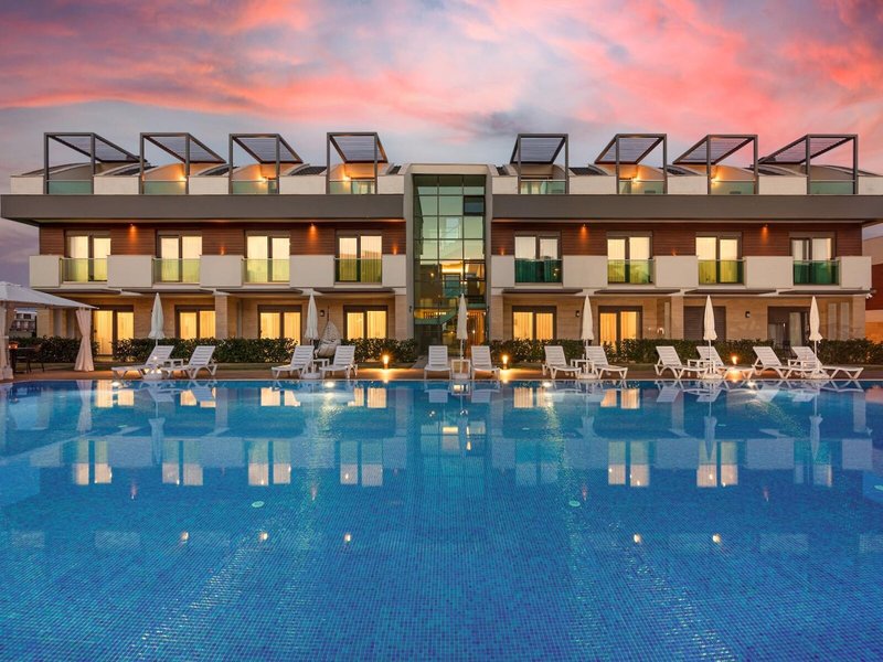 Veranda Beach Suites 8