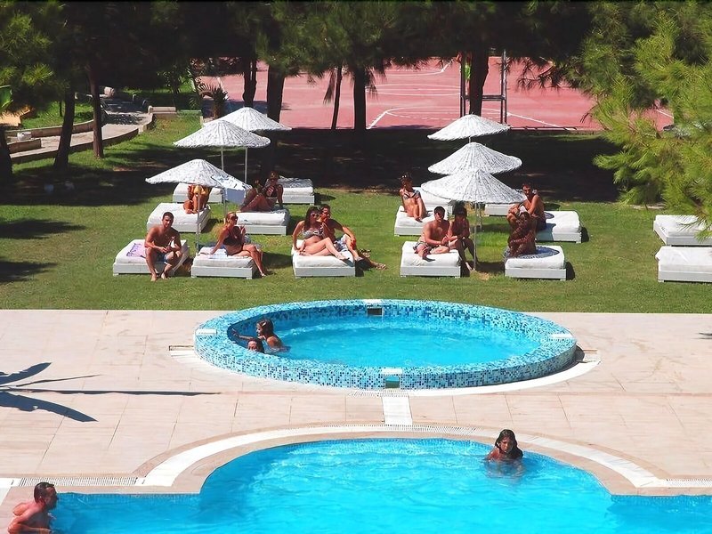 Flora Suites Hotel 8